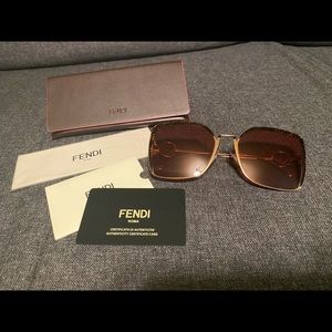 CLEAR OUT SALE ✨ Fendi Sunglasses